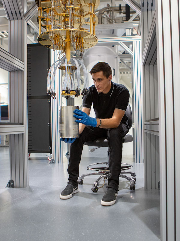 Криогенная квантовая система. Источник изображения: AWS