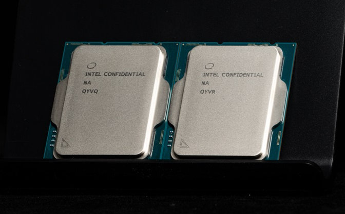 Intel Core i3-12300 и Core i3-12100. Источник изображения: Chiphell