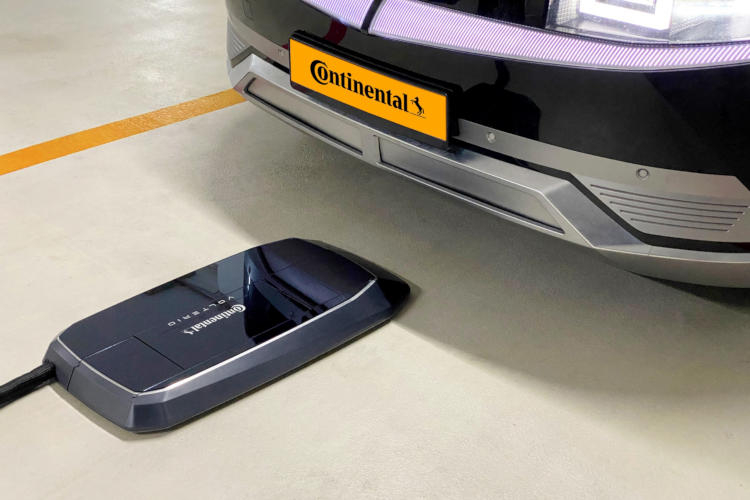 Continental apresenta sistema de carregamento robótico compacto e simples para veículos elétricos